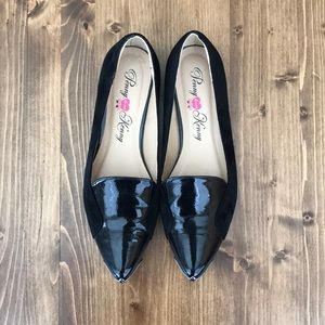 Penny ❤️ Kenny pointed toe flats w/ silver detail